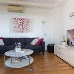 Sunspot Apartment - Beautiful View With Big Garden, Free Parking, Central